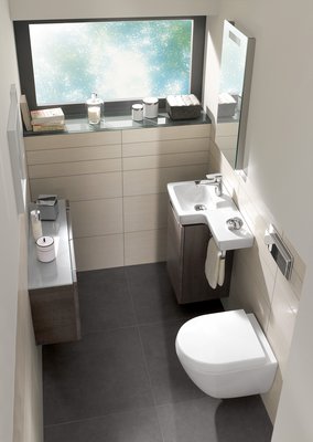Neben platzsparenden Handwaschbecken helfen auch Kompakt WCs dabei, eine möglichst funktionale Raumausnutzung zu erreichen. Dank eines innovativen Spülsystems lässt sich auch der Wasserverbrauch pro Spülung reduzieren (Foto/Villeroy& Boch)